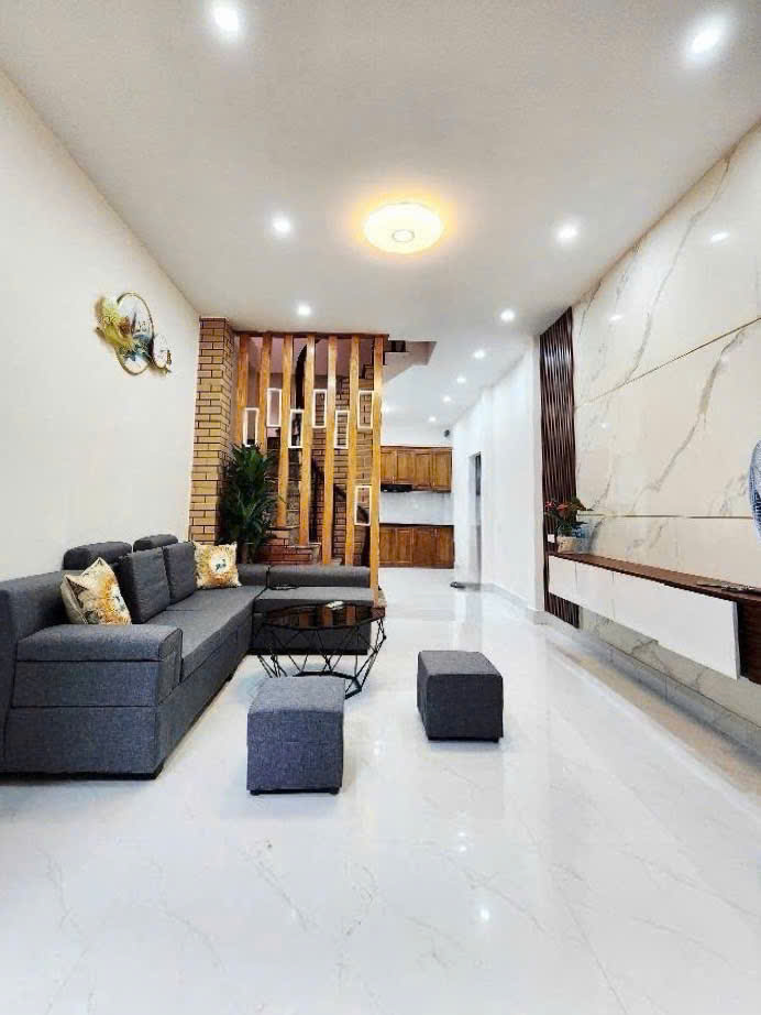 Bán Nhà Vĩnh Hưng  Mặt Ngõ 3 thoáng, dân xây 4 tầng 1 tum 4 ngủ cách phố 50m gần Trạm Y Tế phường chính chủ 7.5 Tỷ