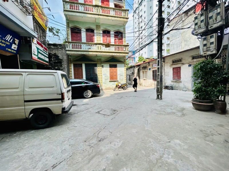 Bán nhà Lĩnh Nam 31m 5 Tầng xây mới  50m ra oto tránh 3 Ngủ Full đồ 6.7 Tỷ