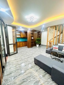 Bán nhà Lĩnh Nam 31m 5 Tầng xây mới  50m ra oto tránh 3 Ngủ Full đồ 6.7 Tỷ