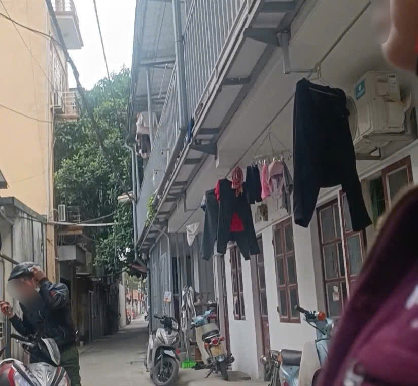 dẫn khách xem nhà xấu nhà và căn nhà đẹp để có sự so sánh về giá